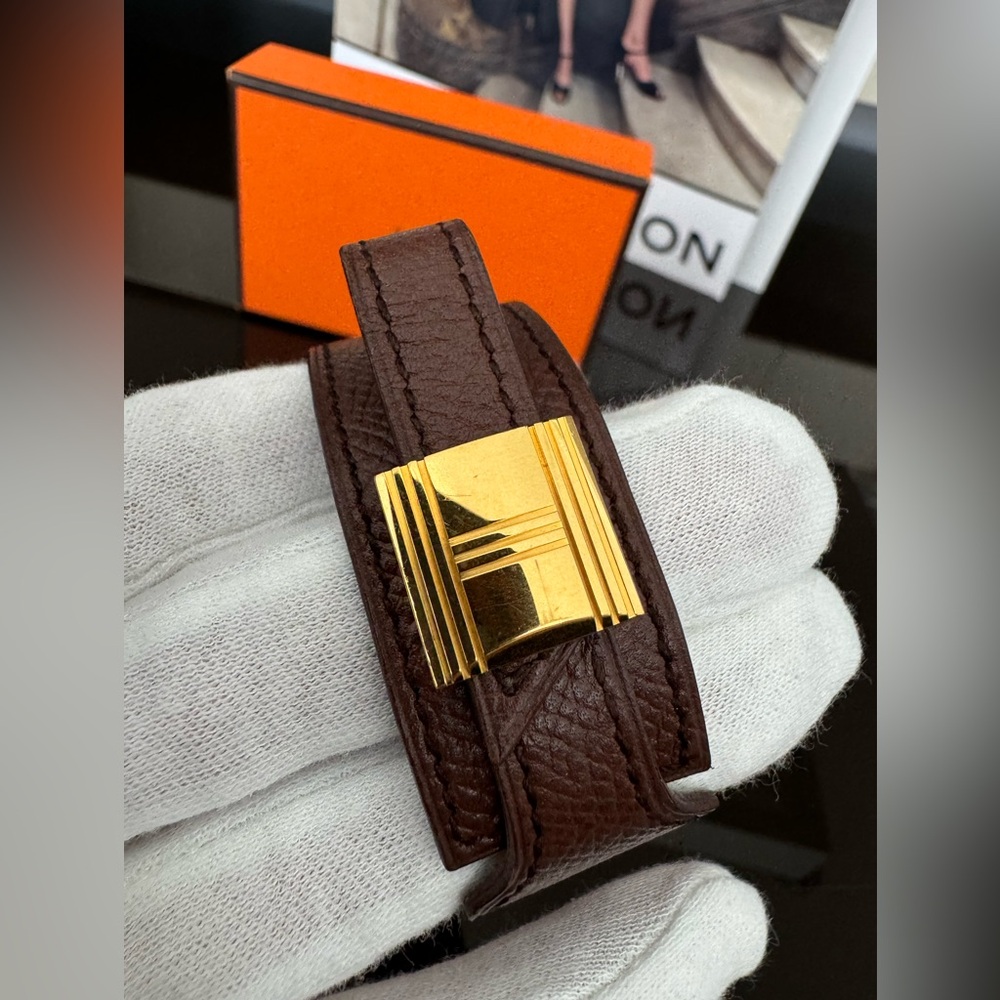 LOT 2235 18K gold plated HERMES vintage Artemis brown leather bracelet